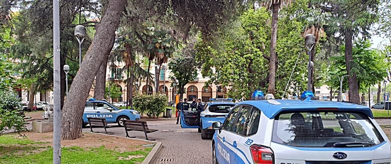 Savona lite in piazza del Popolo, tre fermi per rapina e un denunciato