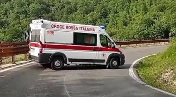 Incidente in Vara Superiore a Urbe, 76enne al pronto soccorso