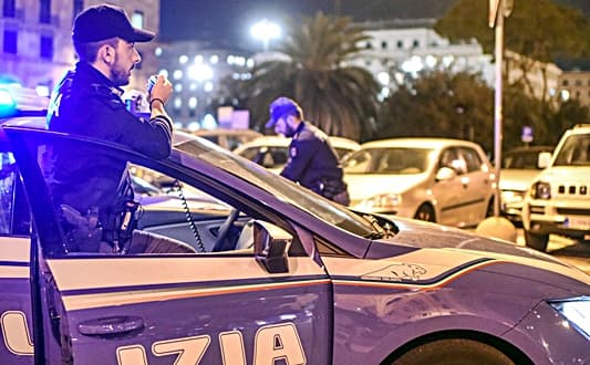 Fermati mentre rubano all’interno di un bar in piazza Tommaseo a Genova