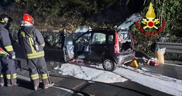 Nella notte brucia una vettura a Gpl a Sestri Ponente