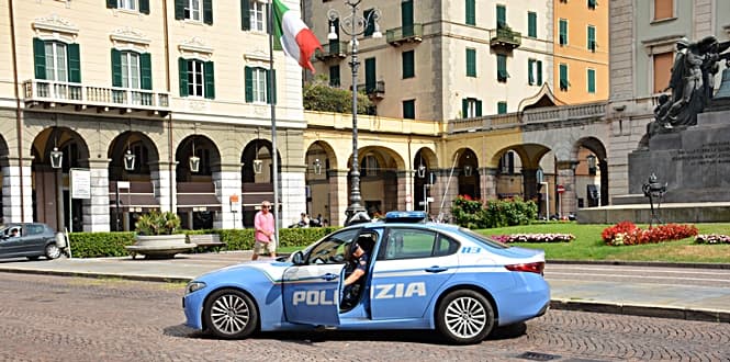 Savona minore su scooter rubato corre in via Paleocapa e fugge alla Polizia