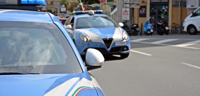 Savona non paga il conto e cerca di colpire il pizzaiolo con un taglierino