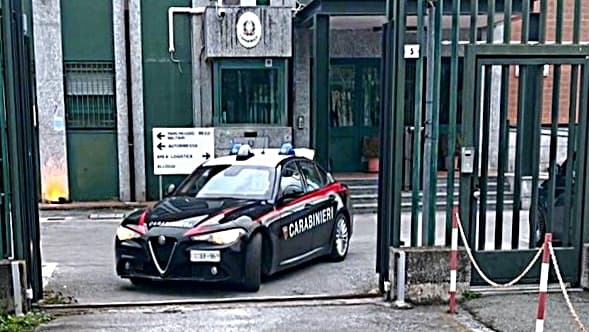 Armato di martello rapinò un negozio ad Acqui Terme, i carabinieri trovano l’autore