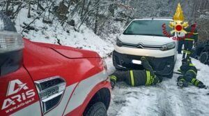 Auto fuori strada nell’entroterra genovese 004