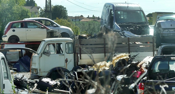 Traffico internazionale rifiuti, rottami di auto dalla Liguria in Nigeria – VIDEO