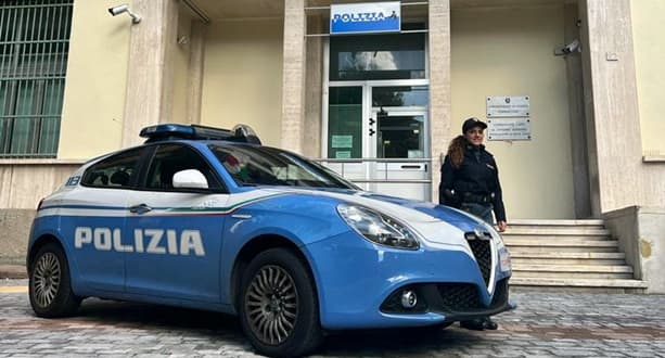 Compie un furto al supermercato e aggredisce il vigilante, arrestato a Genova