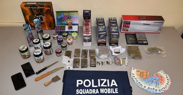 Criminalità giovanile 2: arrestato 18enne in possesso di oltre 2 kg di droga