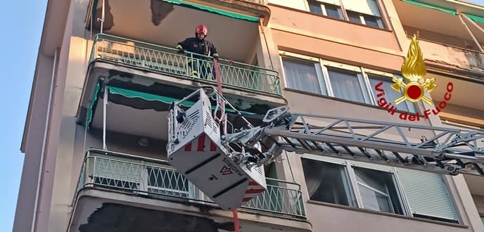 Incendio abitazione in via Vassallo a Genova