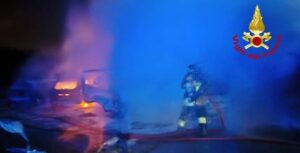 Incendio auto e furgone a Cogoleto 6