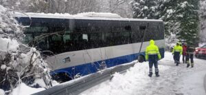 Neve autobus fuori strada 3