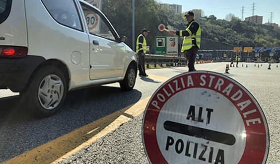 Polizia Stradale arresta in autostrada un ricercato in Algeria