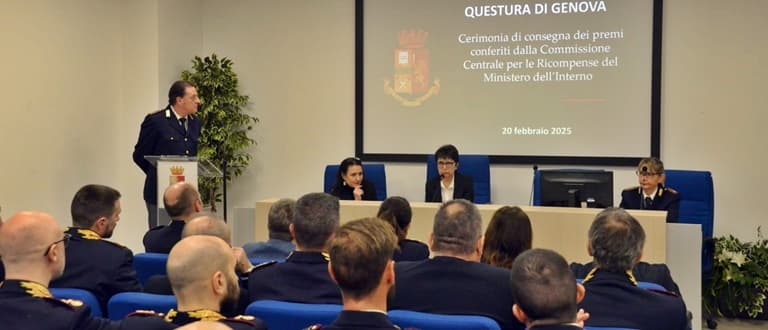 Questura Genova premia gli agenti che si sono distinti