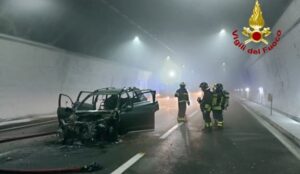 auto bruciata tra Voltri e Arenzano 13