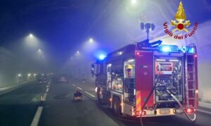 auto bruciata tra Voltri e Arenzano016