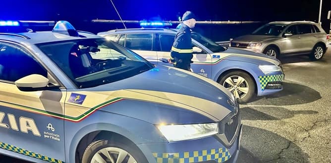 Auto in contromano sulla A/26 Genova-Gravellona fermata dalla Stradale di Alessandria