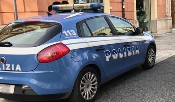 Colpisce l’occhio di una ragazza con un bicchiere, arrestato 22enne e Daspo Willy