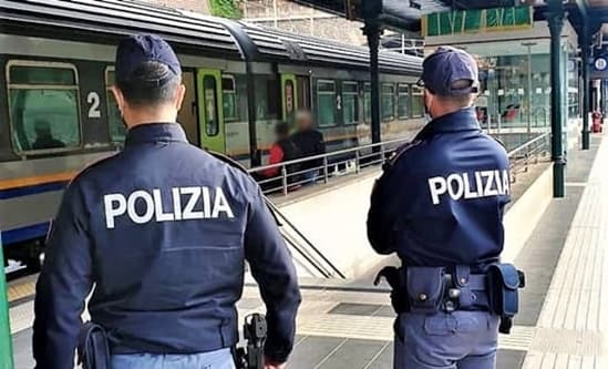 Savona fermato un giovane in stazione con un coltello serramanico