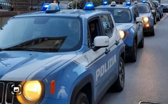 Sessantenne aggredisce operatori del 118 dopo incidente stradale a Genova